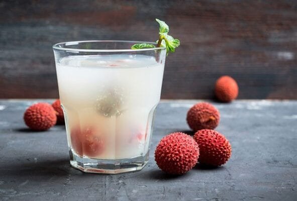 Syrup vải là một trong những syrup phổ biến trong pha chế