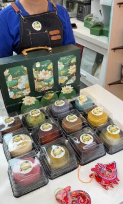 Khám phá cách làm Bánh Trung Thu mới lạ từ 3 loại bột Lucky VN Star: Pudding Brulee, Thạch Thủy Tinh và Pudding Phô Mai Trứng Muối.